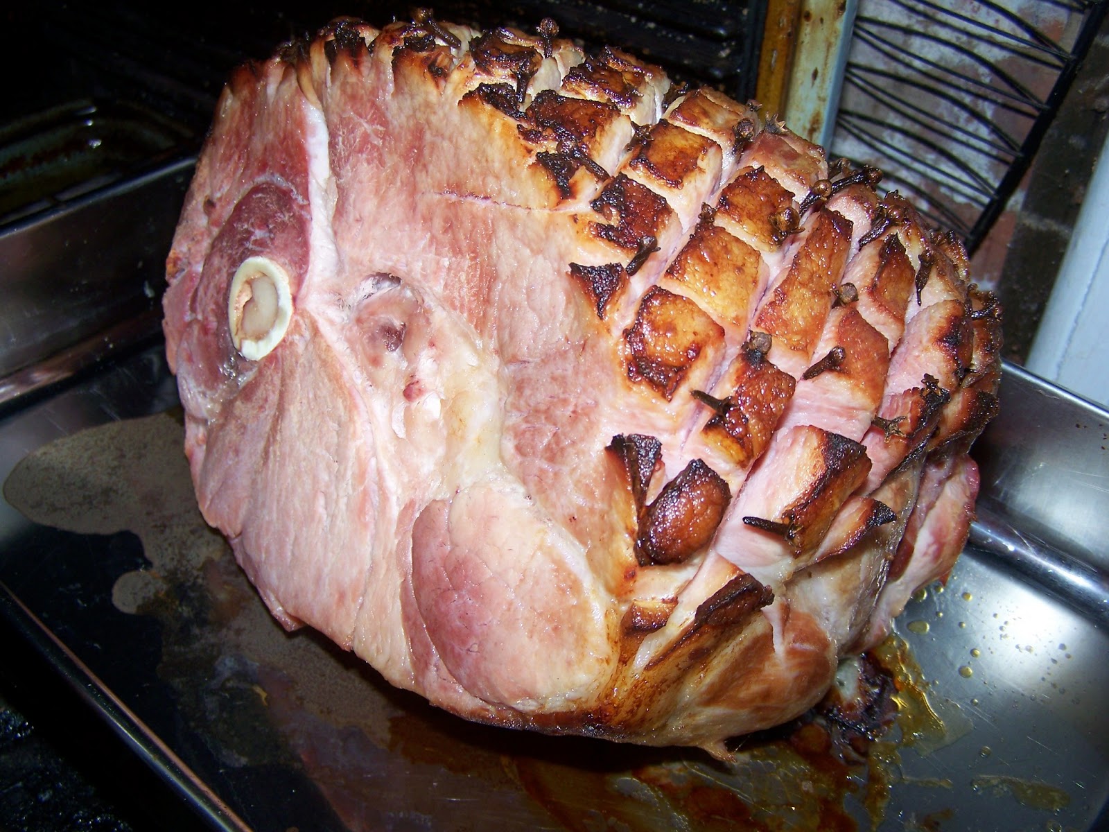 My Kitchen Diamond Cut Clove Studded Baked Ham