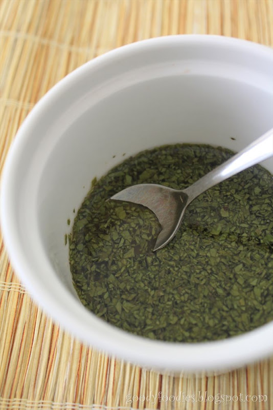 GoodyFoodies Recipe Homemade fresh mint sauce (great with lamb)