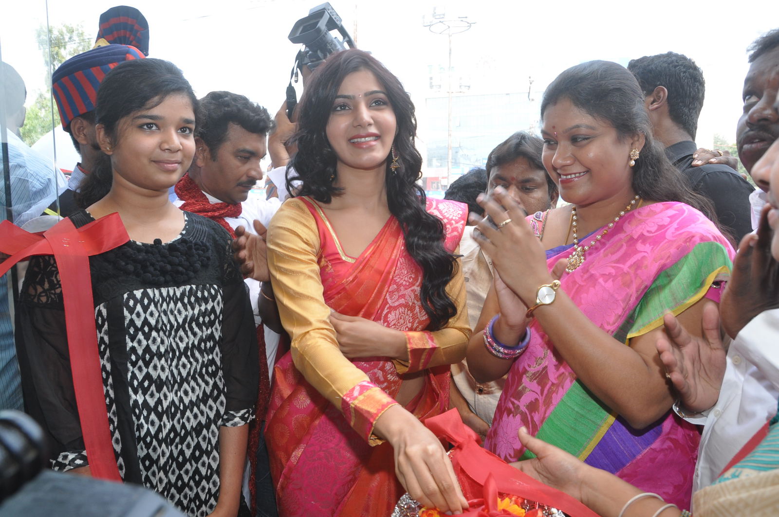 Samantha in Silk Saree at Kalanikethan Shop Opening Pics