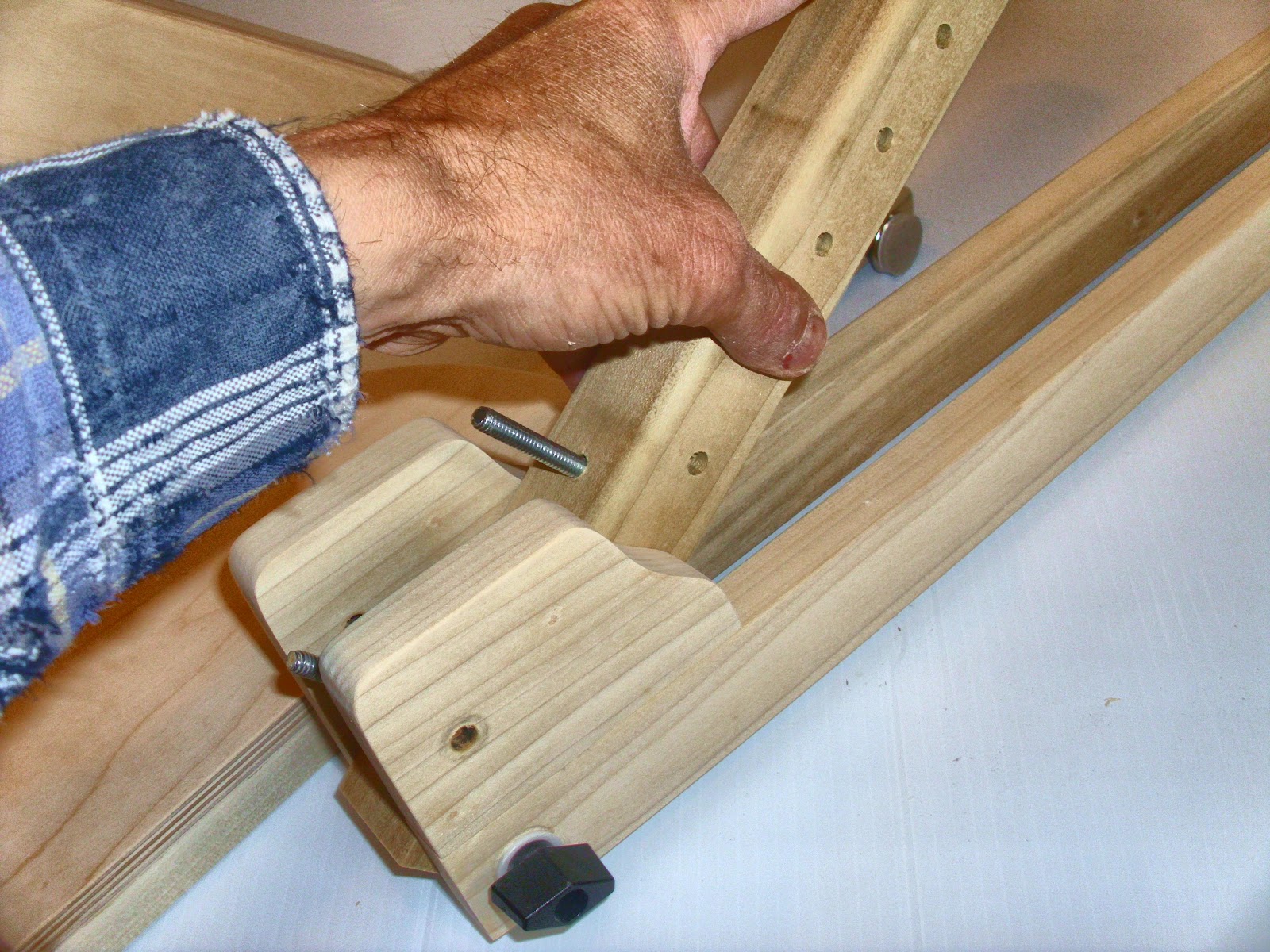 The Art of Hand Quilting Needlearts & Rug Hooking Floor Stand for