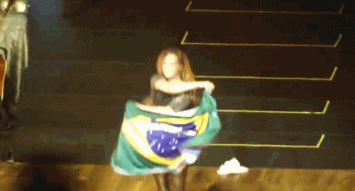 Resultado de imagem para demi lovato bandeira do brasil gif