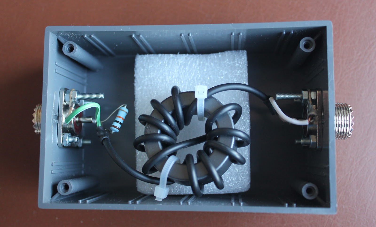 iz8jji QRP Radio Building a 1/1 Current (Choke) Balun