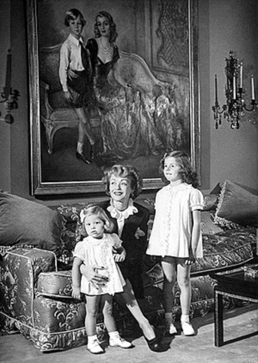 Constance Bennett with her children in 1944