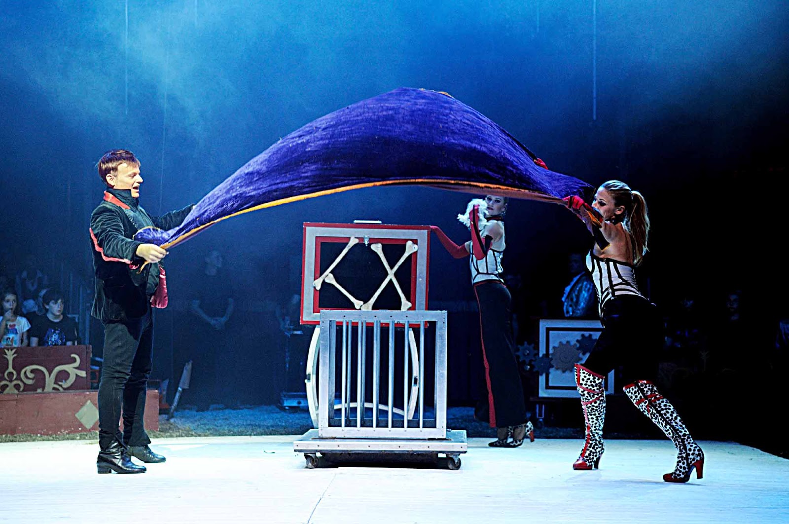 Le Grand Magic Circus Les Derniers Jours De Solitude De Robinson Crusoë Le Grand Magic Circus Les Derniers Jours De Solitude De Robinson Crusoë