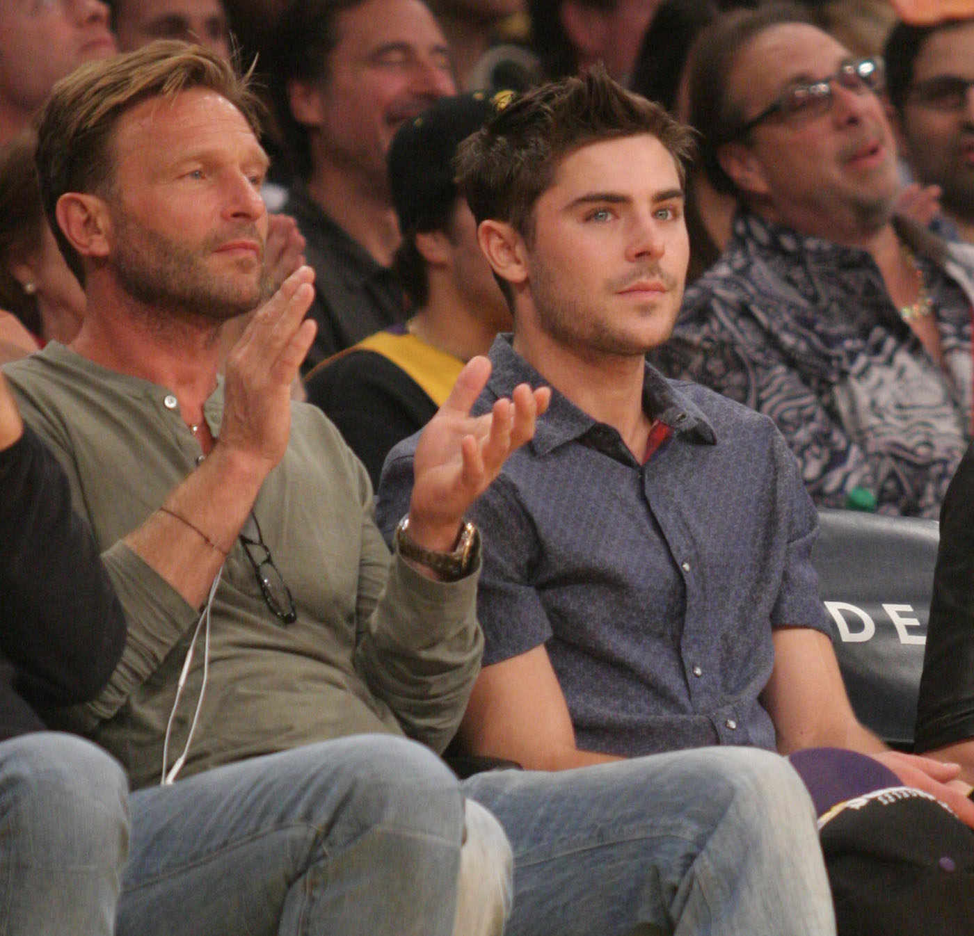 http://1.bp.blogspot.com/-V7aKoMpvlSg/UKUNrrMCHtI/AAAAAAAAmnI/IlXMkQ_0Dhw/s1600/david-beckham-zac-efron-lakers-11142012-14.jpg
