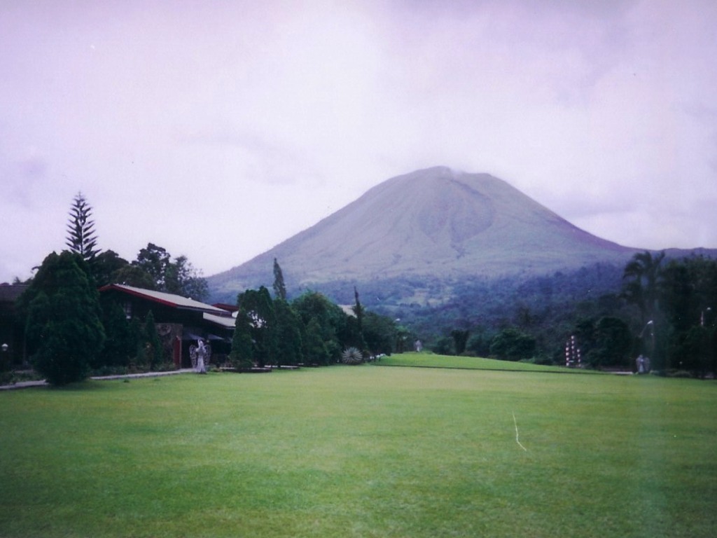 Jelajahi Sulawesi Utara: Lokon Volcano, The Heart of North Sulawesi