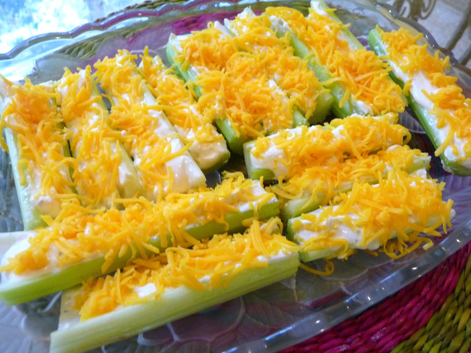 SPLENDID LOWCARBING BY JENNIFER ELOFF STUFFED CELERY STICKS