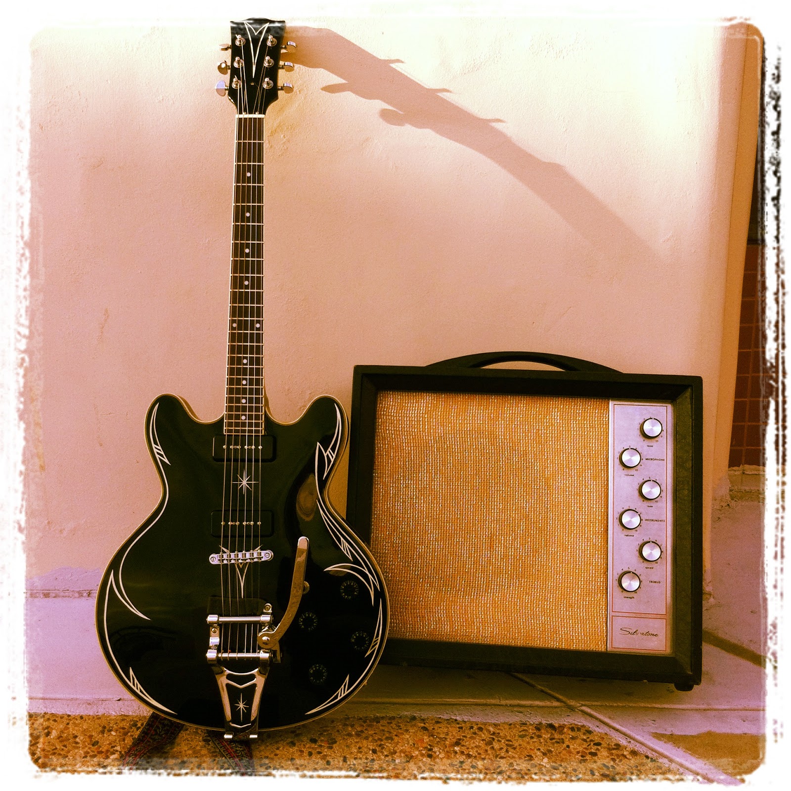 LOWMAN KUSTOMS Pinstriped another guitar recently!