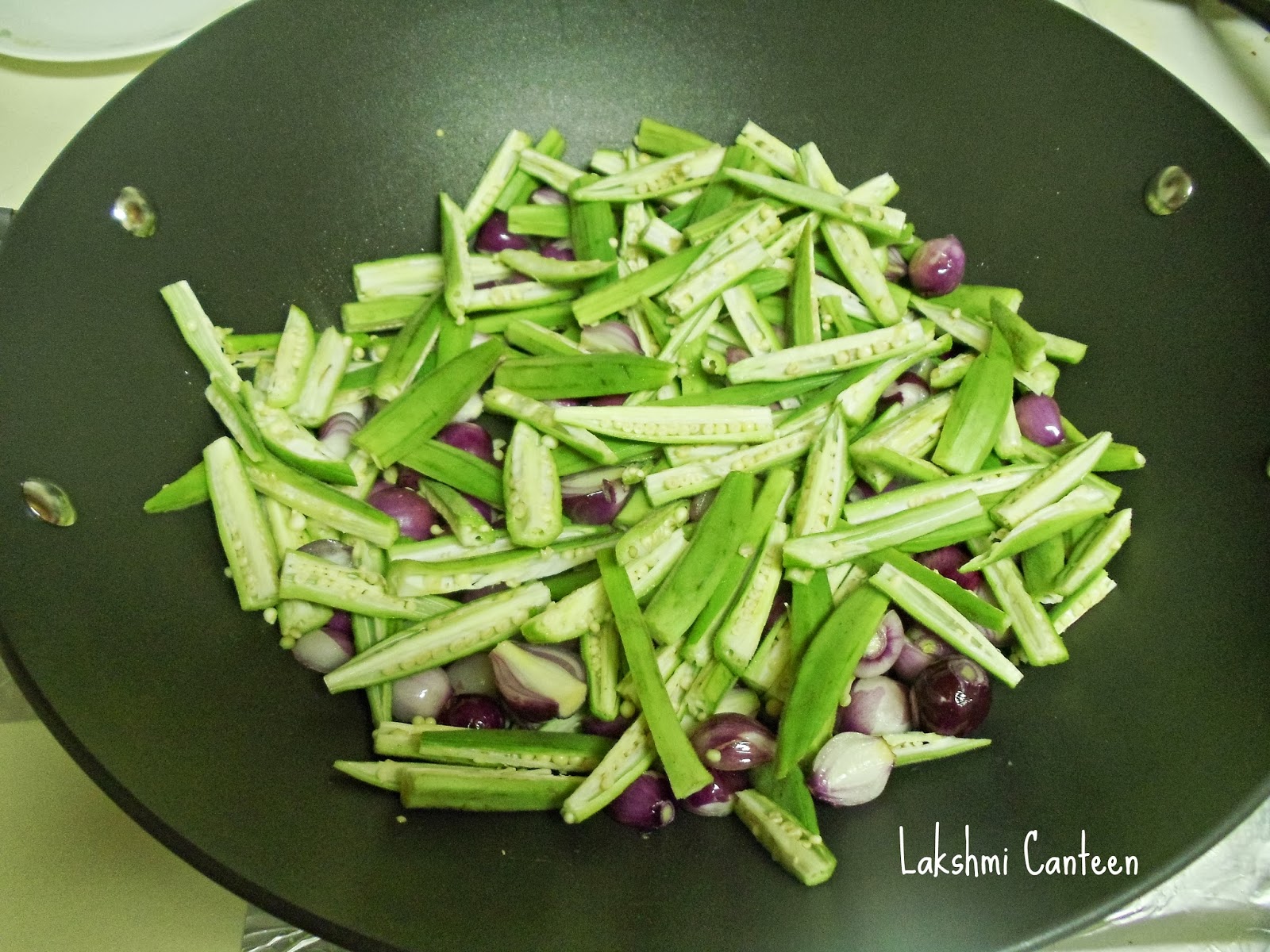 Lakshmi Canteen Bhindi Pepper Fry ( Okra Peppercorn Fry)