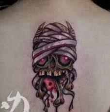 Tatuagem de mumia zumbi