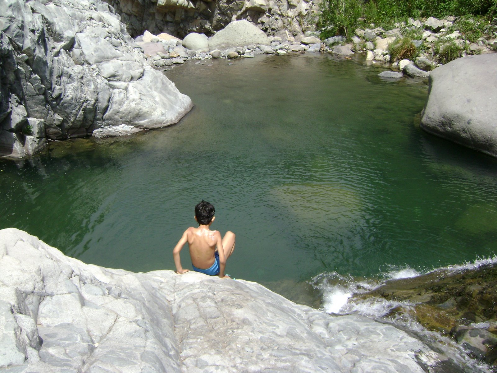 Wow ! Caminando entre cerros. Campamentos 8 Estero el Manzano