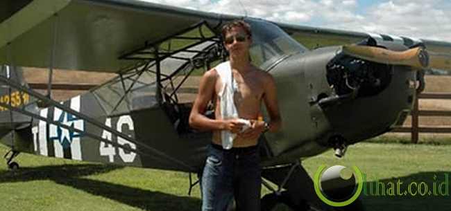 Pilot Termuda yang dapat Menerbangkan 5 Jenis Pesawat Berbeda Pilot Termuda yang dapat Menerbangkan 5 Jenis Pesawat Berbeda