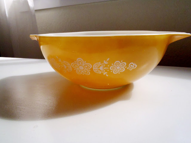 orange pyrex bowl