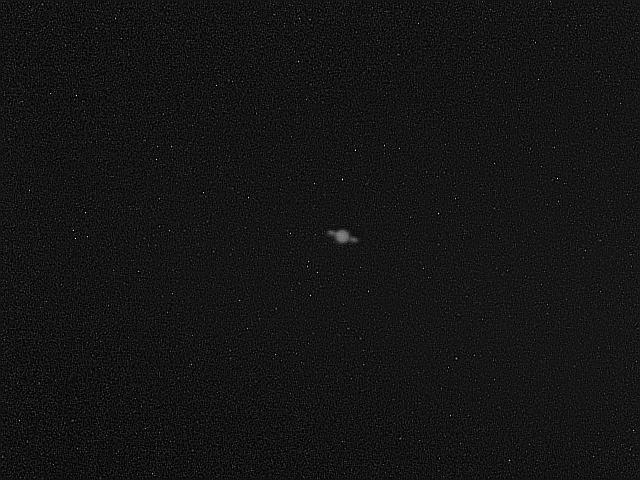 Saturn a través de un telescopi de 80 mm de diámetro i una webcam.