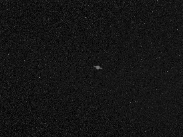 Saturn a través de un telescopi de 80 mm de diámetro i una webcam.