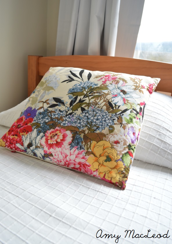 Easy floral cushion // Amy MacLeod, Five Kinds of Happy