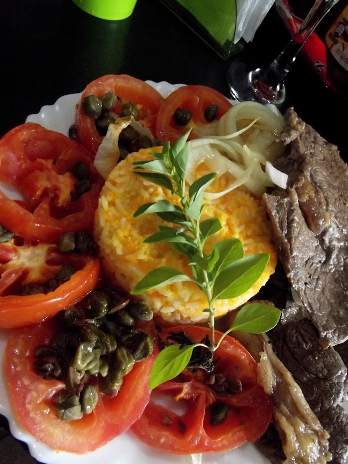 BIFE DELICIA DA NECA MACHADO COM LEGUMES AO FORNO