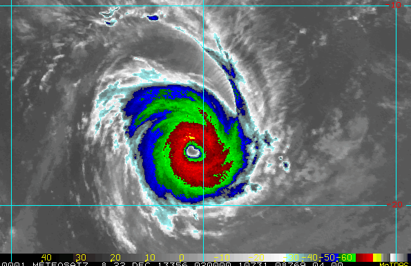 Cyclone tropicale très intense Bruce: oeil bien formé