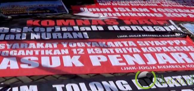 Spanduk, 'Yogya butuh Kopassus, bukan Komnas HAM' Spanduk, 'Yogya butuh Kopassus, bukan Komnas HAM'