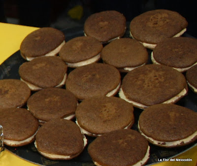 Whoopies De Chocolate Y Calabaza Rellenos De Frosting De Queso Y Calabaza
