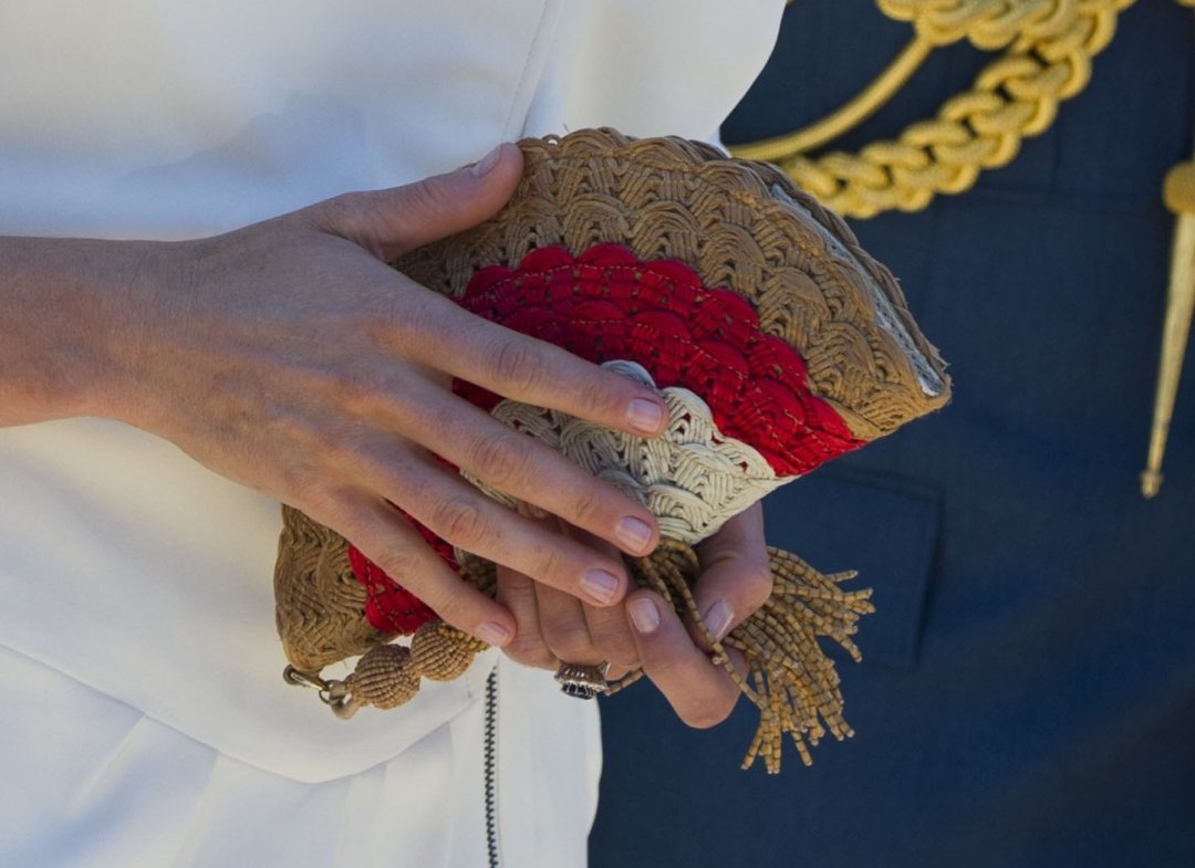 All About Kate CopyKate Modcloth's Answer to Kate Middleton's Anya Hindmarch Straw Clutch