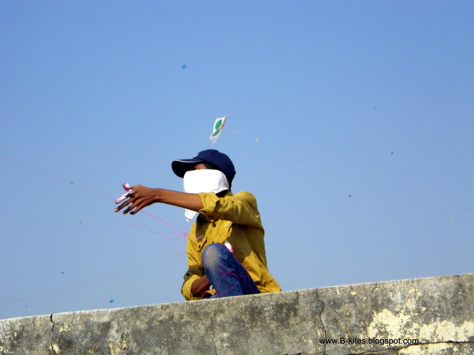 Bkites Rooftop kite fighting