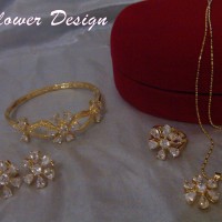 set perhiasan bentuk bunga