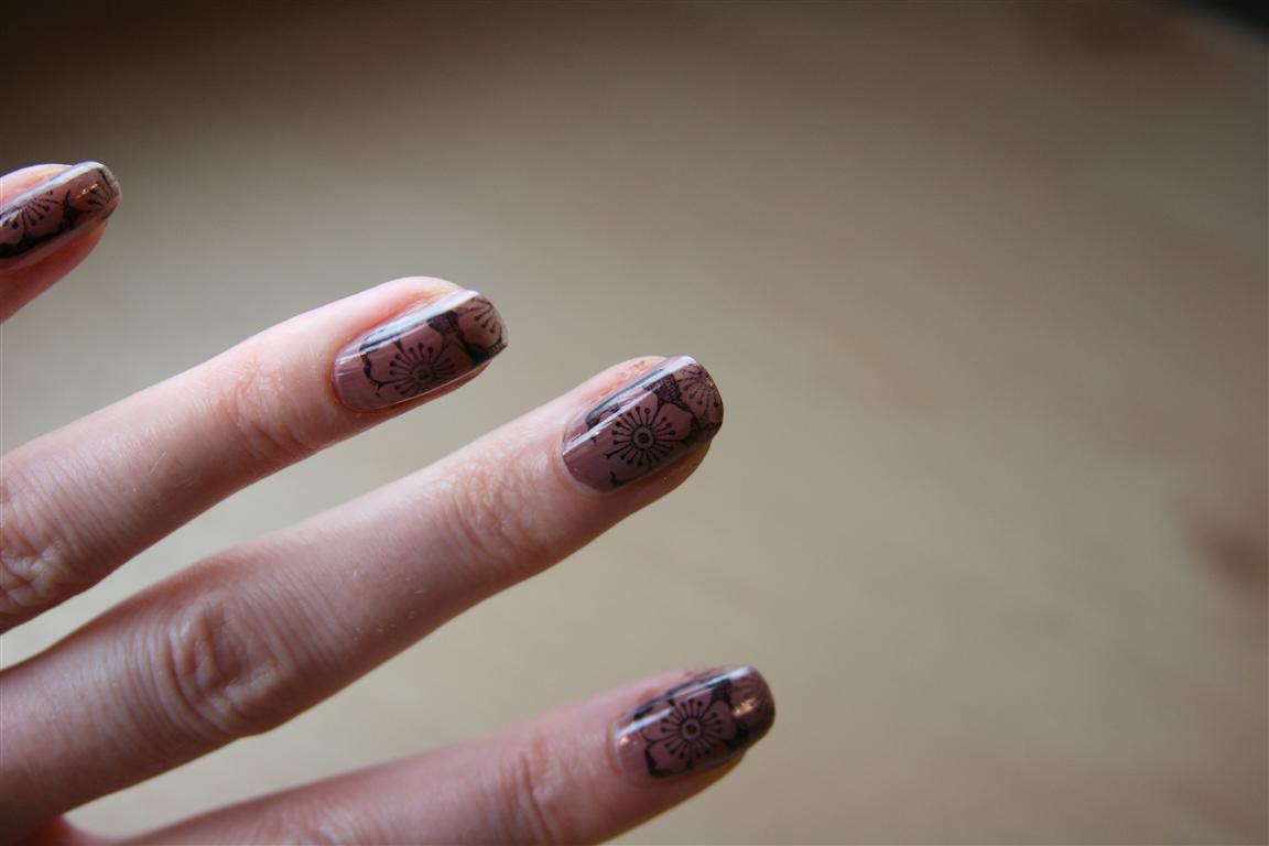 emuse Rubber stamped nails