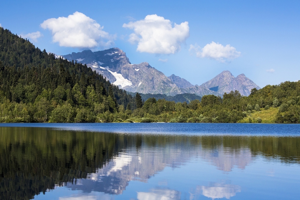 3. This lake is ALSO beautiful. - 15 Pictures That Might Make You Want To Visit Russia 3. This lake is ALSO beautiful. - 15 Pictures That Might Make You Want To Visit Russia
