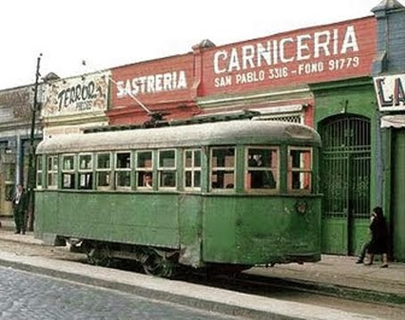 1963-64, calle San Pablo con Matucana, últimos tranvias recorriendo Santiago