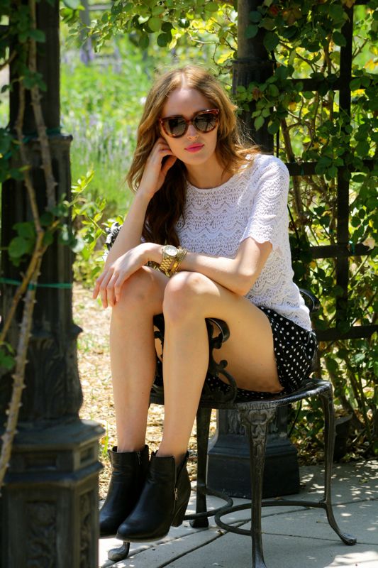 Personal style blogger-summer style- free people shorts-urban outfitters ankle boots-prada sunglasses-Desancso Gardens