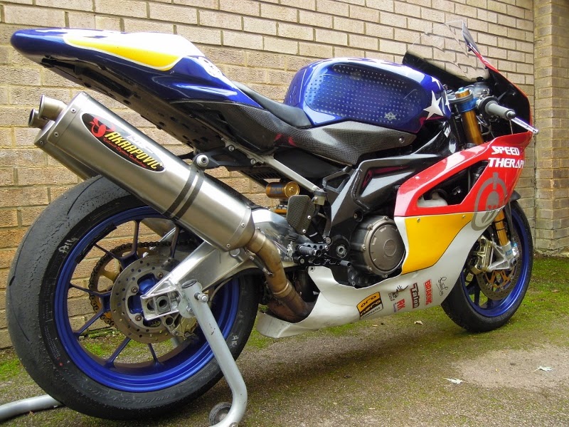 Aprilia RSV 1000 seconde génération. DSCN3033%2B(800x600)
