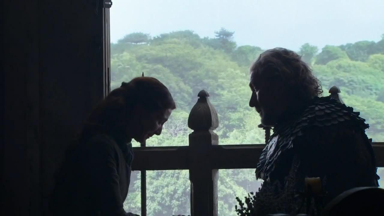 Clive Russel como como Brynden Tully, o "The Blackfish", como se lo conoce por el escudo de su casa.  También vemos a Lady Stark (Michelle Fairley)