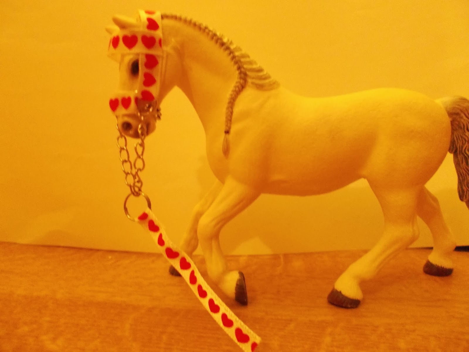 Konie i fotografia Schleich Walentynkowy kantarek