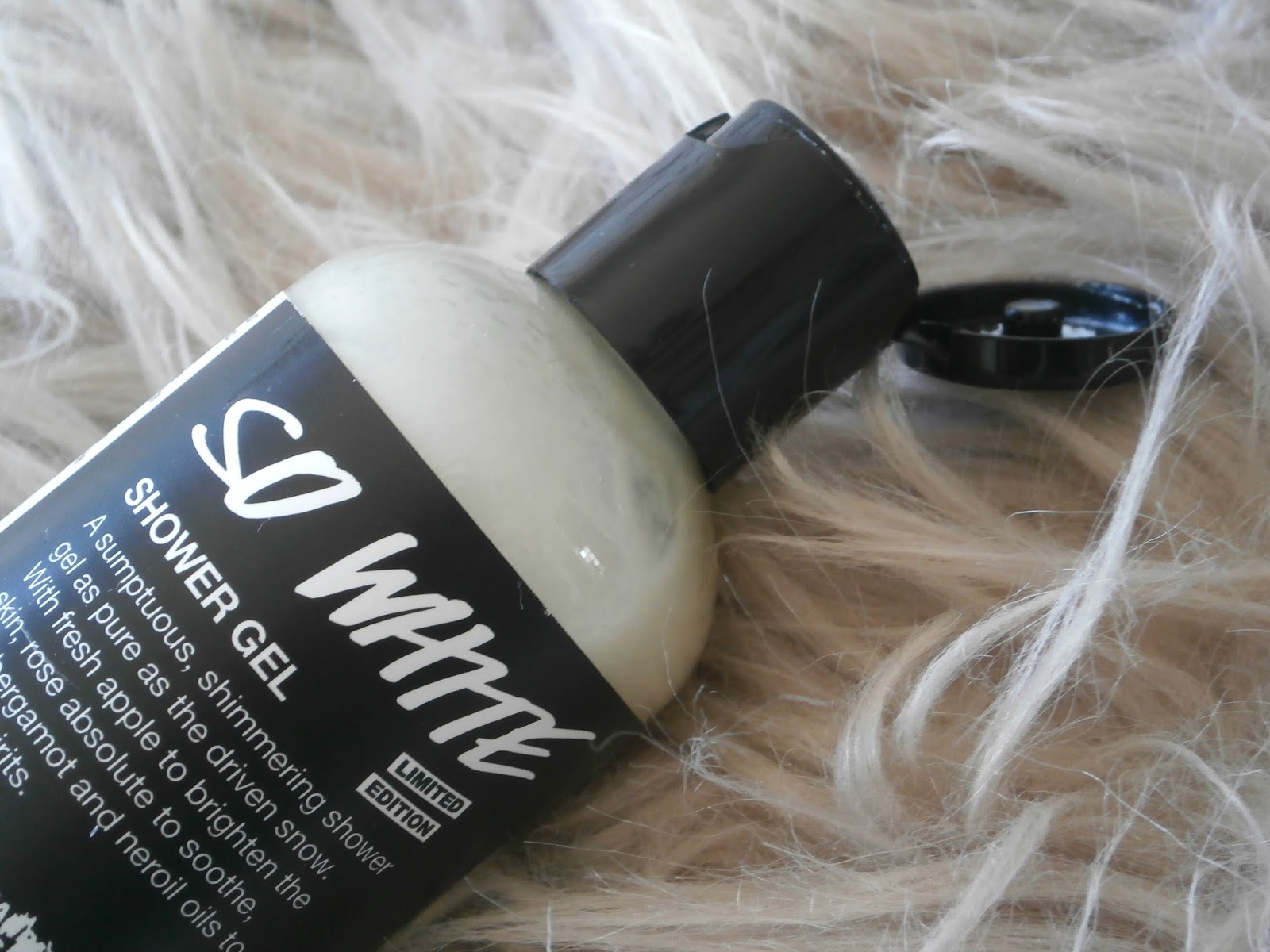 blogsallbeautyy Lush So White Shower Gel♥