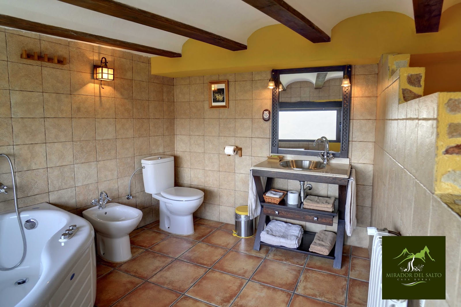 Casa Rural Mirador del Salto: HABITACIÓN AMARILLA