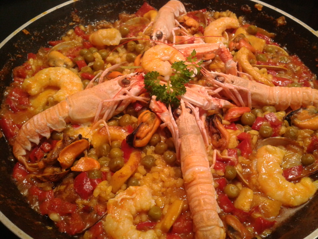 Hoy, Siguiendo La Tradición Madrileña: Los Jueves, Paella!
