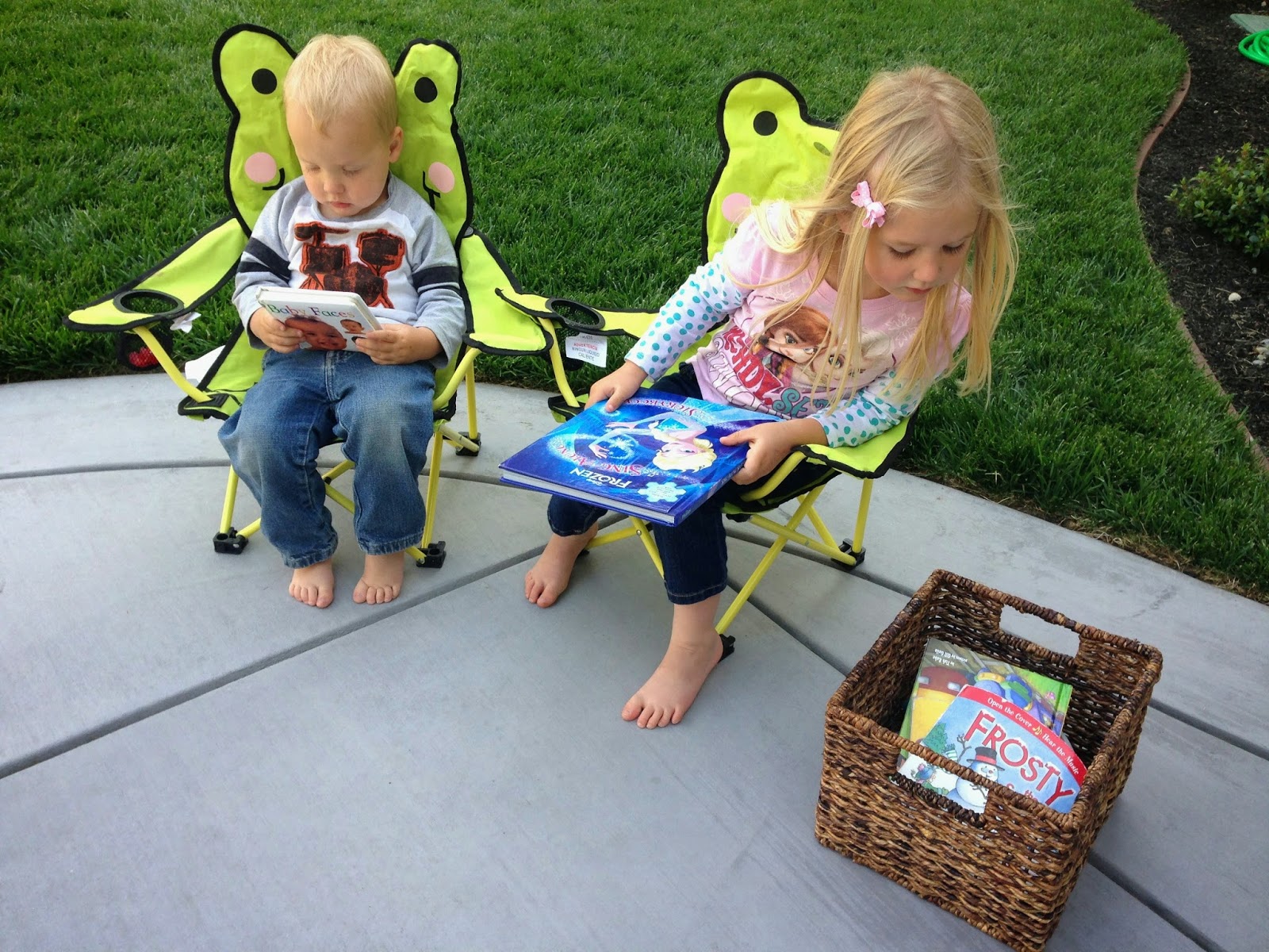 Toddler Approved! Simple Pretend Play Library Set Up for Kids