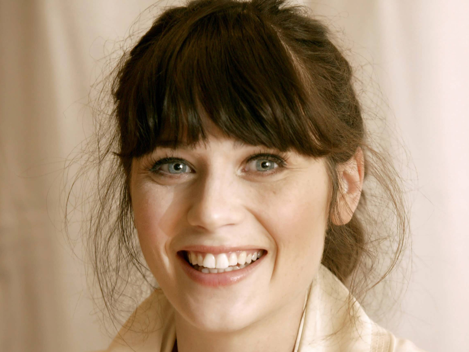 http://1.bp.blogspot.com/-ViE8B8VRGUY/UFL9bnPdohI/AAAAAAAAA60/BshuWcAK_-g/s1600/Zooey+Deschanel_7.jpg