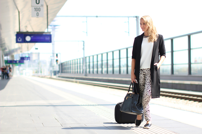 black white leo pants, Hose Leopardenmuster & top - Forever / black summer coat, Sommermantel - Zalando / - Leder Espadrilles - Deichmann / bag- Prada by Designer Outlet Parndorf / travel bag - Samsonite / sunglasses - Michael Kors / collected by Katja / Modeblog Österreich / Austrian fashion blog / street style / street style Österreich / street style blog / personal style blog / fashion trend summer 2015 / Modetrends Sommer 2015 / Fashionblogger Streetstyle / Reiseoutfit / travel look / chic and casual outfit / weekend trip outfit / ÖBB / railjet / Bahnhof / Casinos Austria