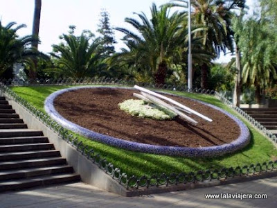 Reloj de flores a la entrada del parque García Sanabria Reloj Flores Parque Garcia Sanabria, Santa Cruz Tenerife