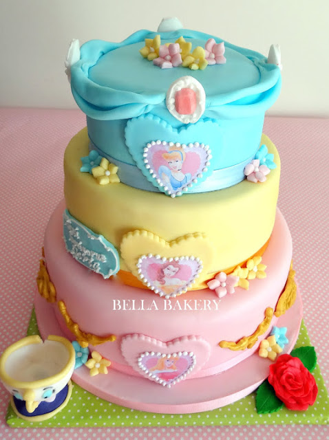 -: DISNEY PRINCESS CAKE
