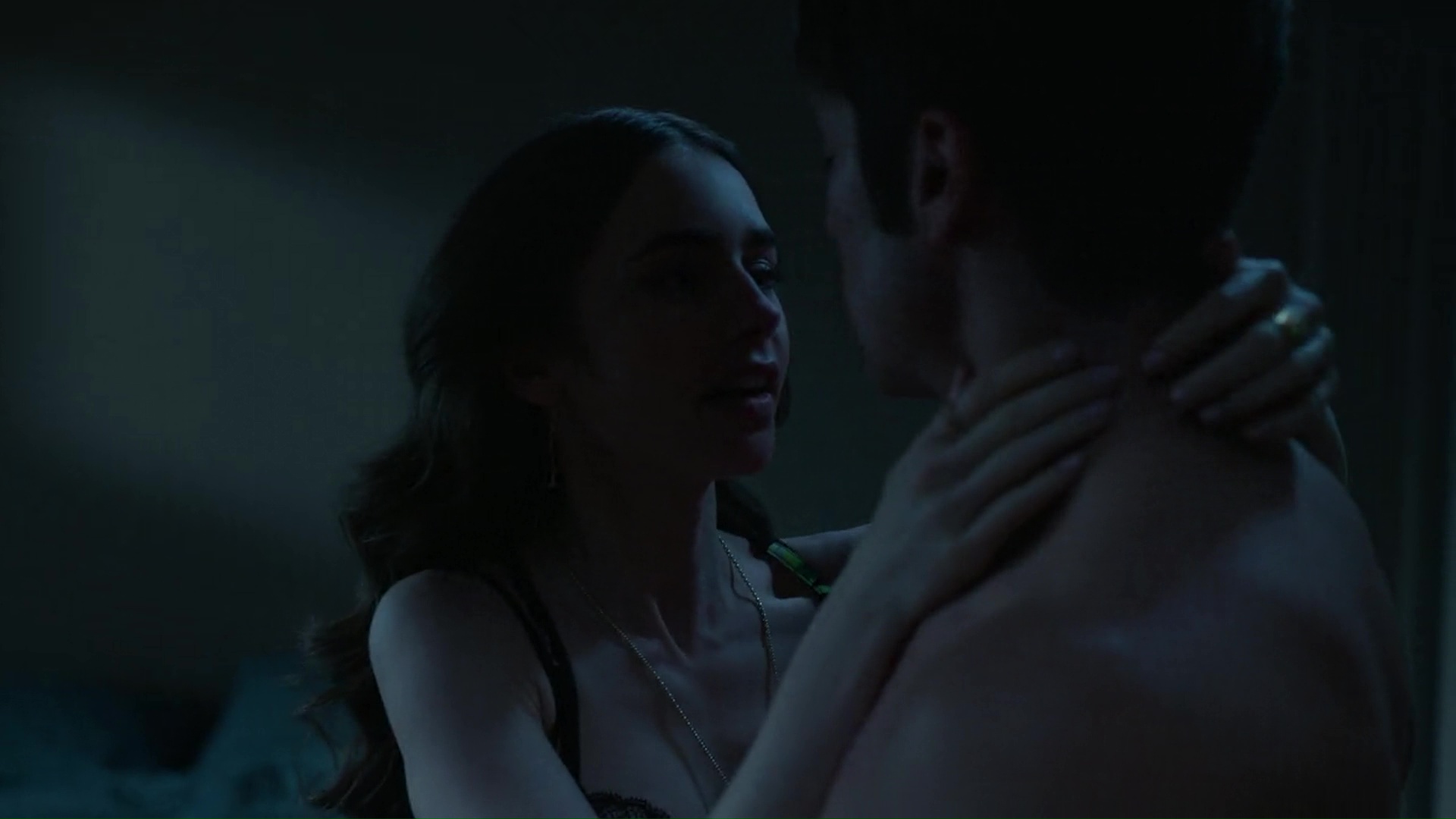 Энжел Эмили дала пикаперу под мостом