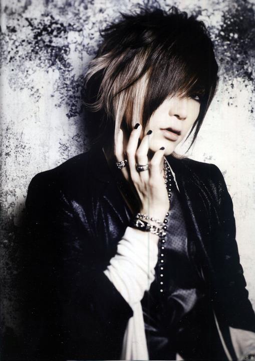 the j-rock band the gazette and alice nine !!!!!!!!!!!!!!!!!!!!!!!!!!! Uruha+shoxx33