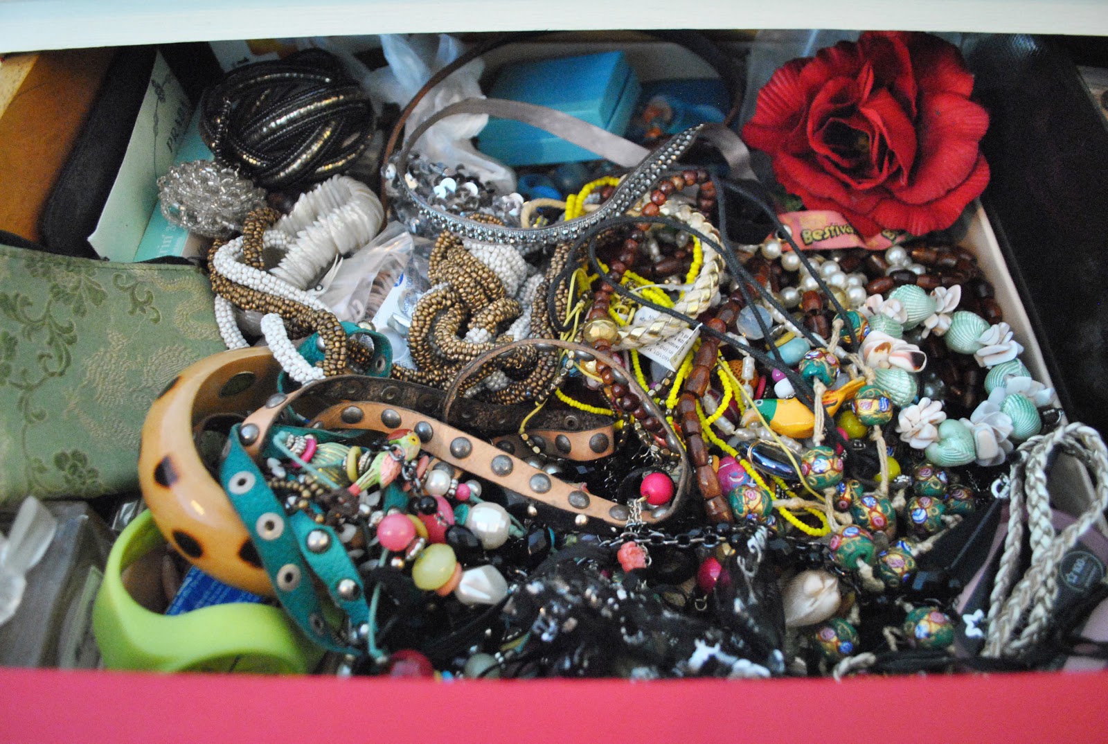 Knicker Elastic Fantastic DIY project Necklace organiser