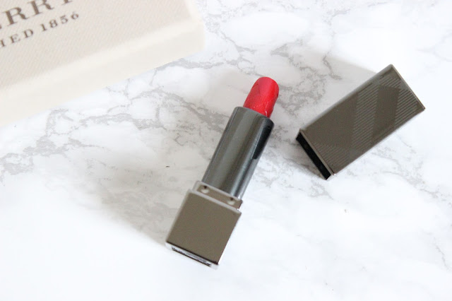 Burberry Beauty Box - Burberry Kisses Lipstick in Military Red