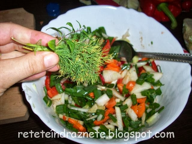 Salată de gulii cu ceapă verde