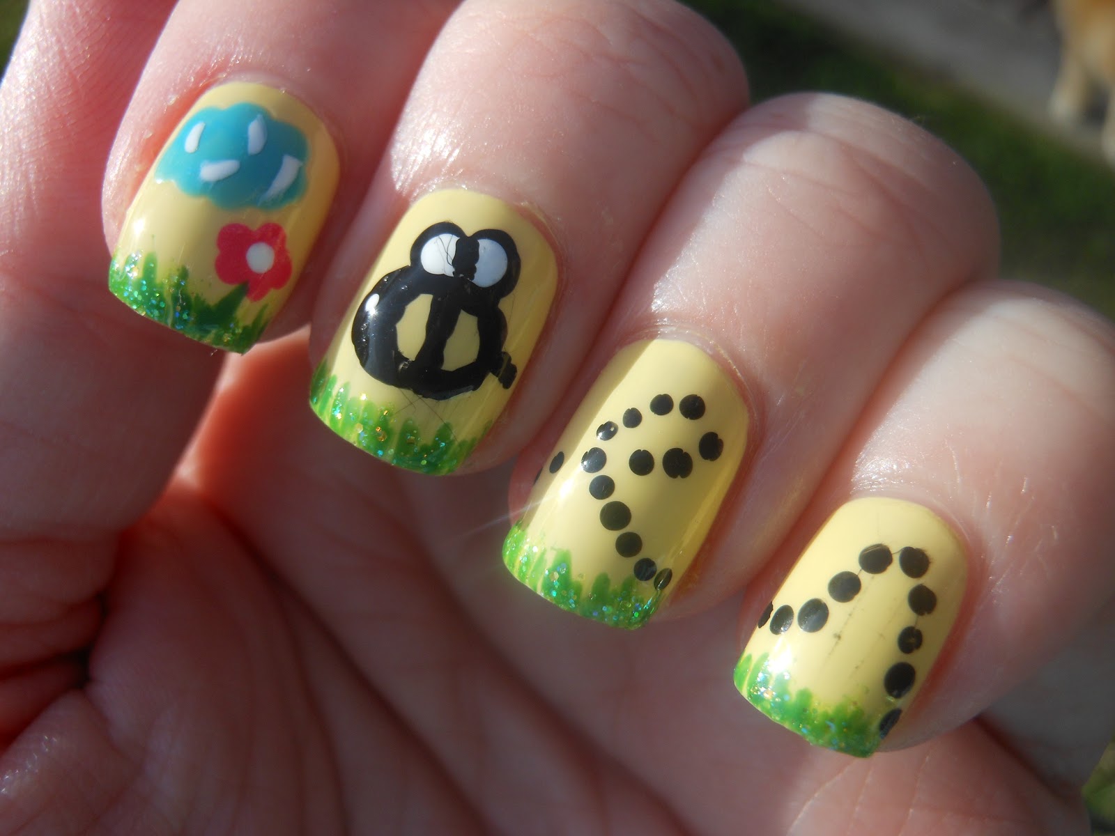 bee and flower nail art