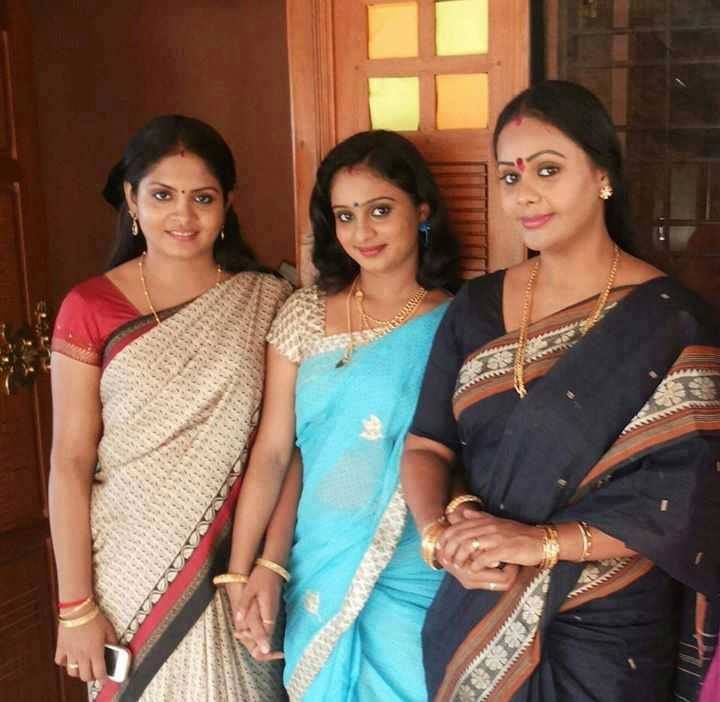 Parasparam Serial Actress Name Meenakshi Spalasopa