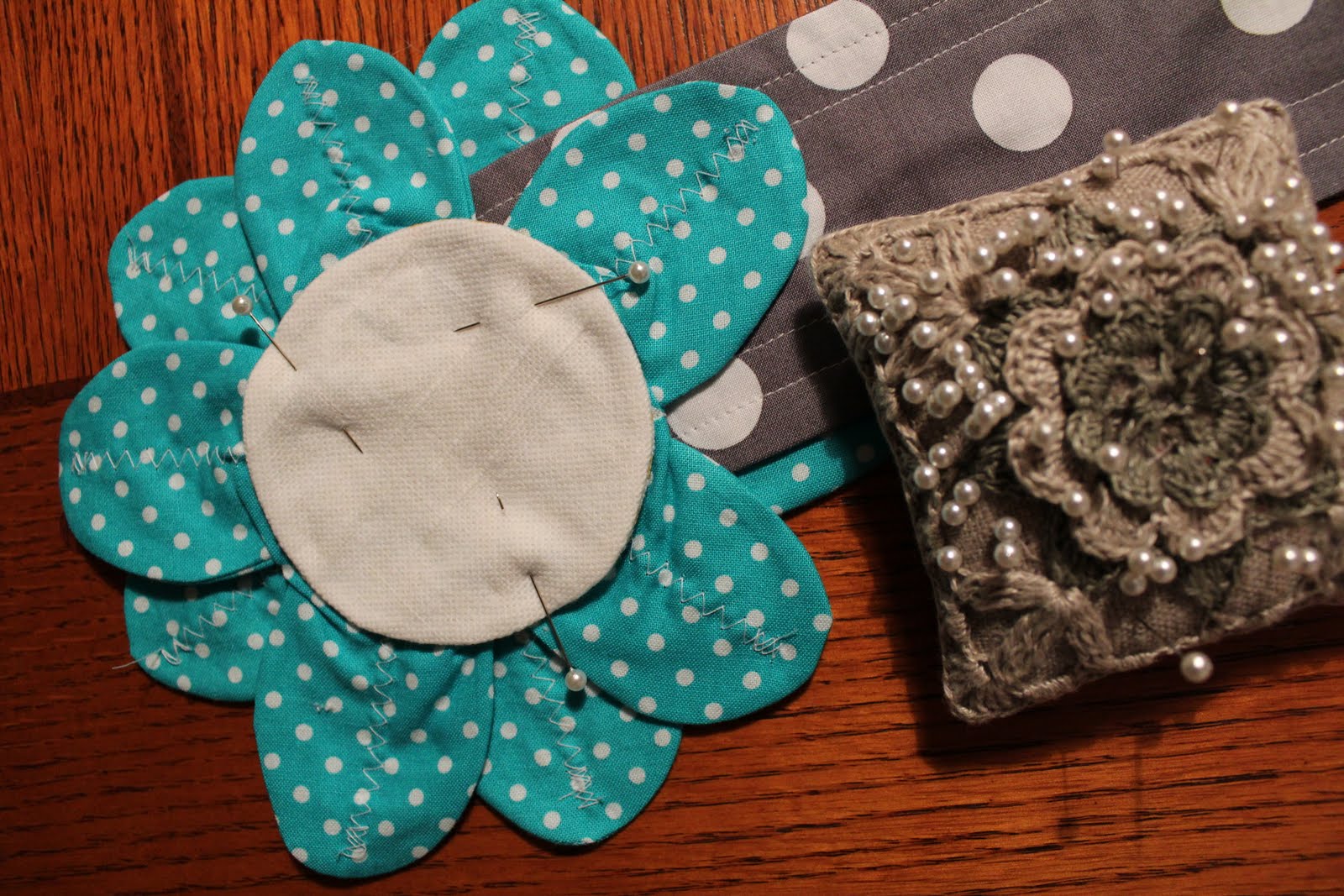 Anthropologie Inspired Toddler Bed Comforter Tutorial